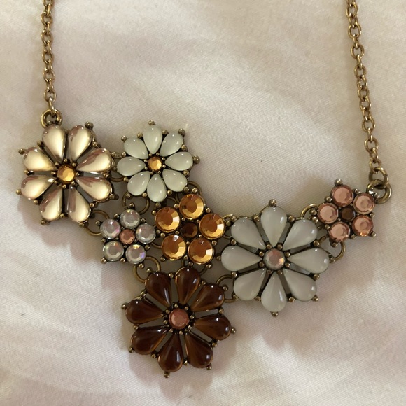 Forever 21 Jewelry - BOGO FREE Forever 21 Floral Necklace